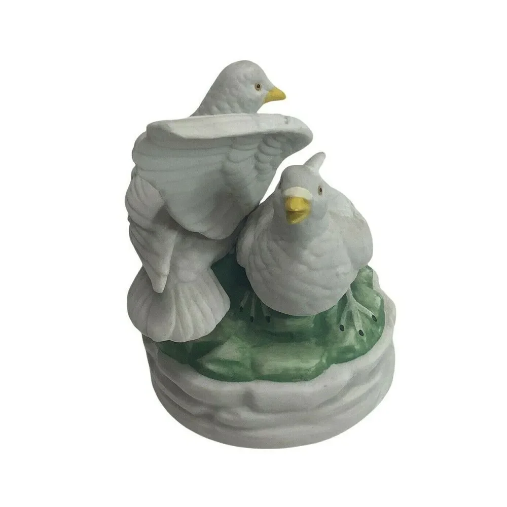 Sankyo Music Box Love Birds Dove Love‎ Story Song Japan Gift SEE VIDEO BELOW Vtg